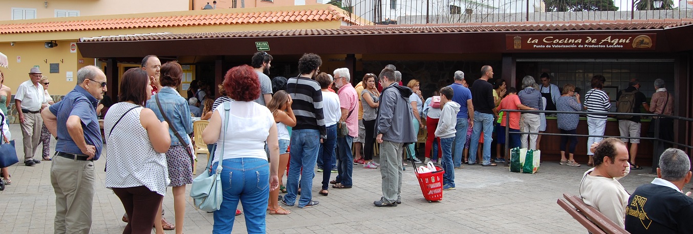 El aguacate deslumbra en el Mercado del agricultor de Tegueste